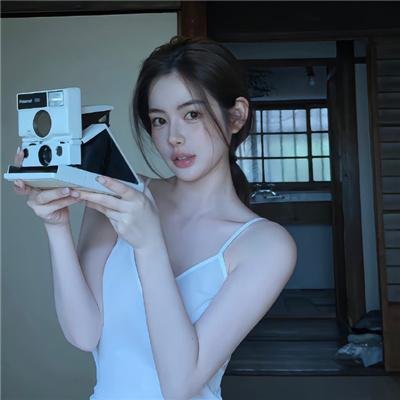 他在窥着你